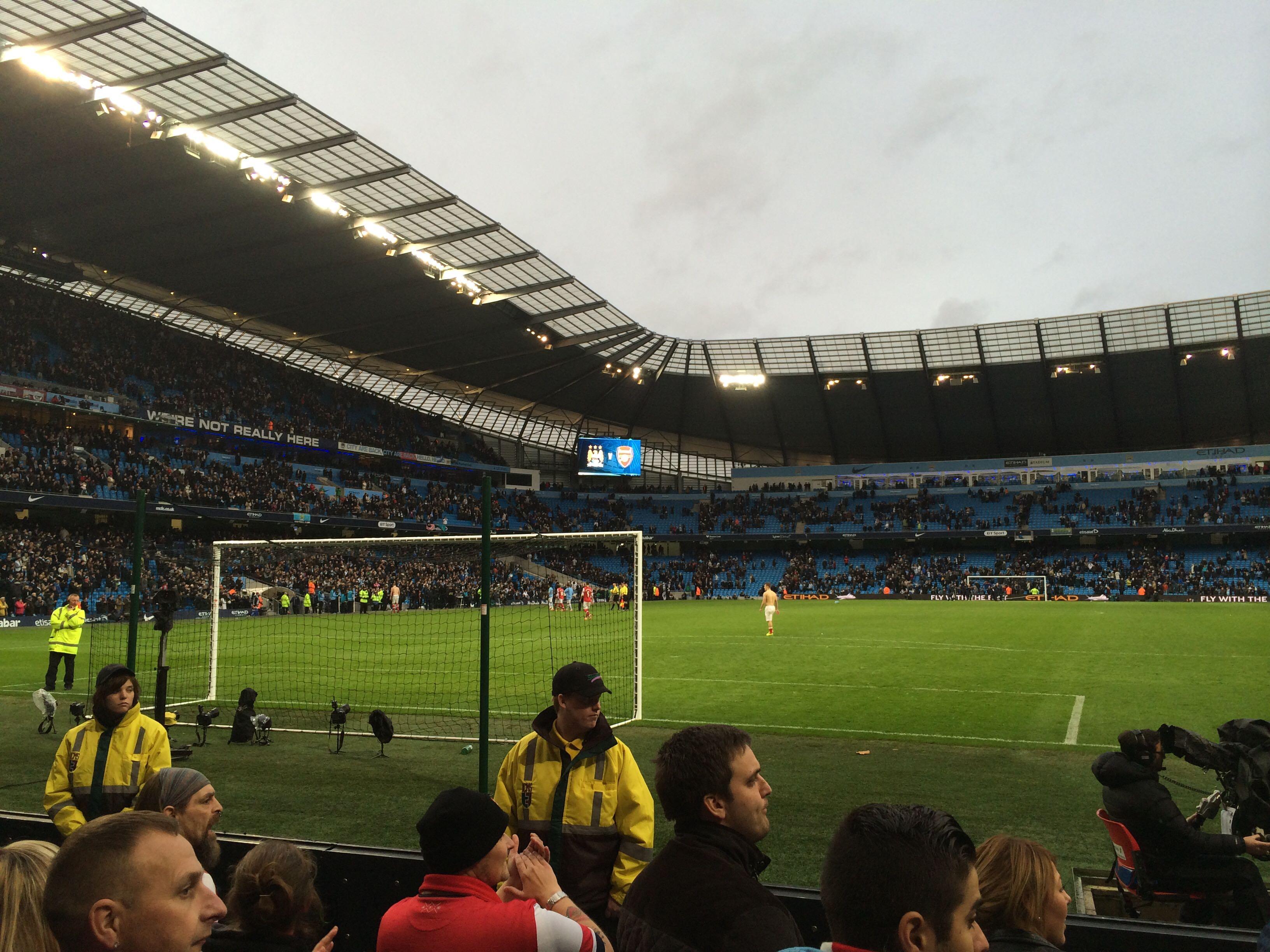 相似背景却 相似背景却